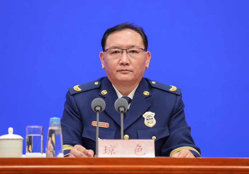 舔逼合集白虎应急部党组成员、消防救援局局长琼色出席新闻发布会